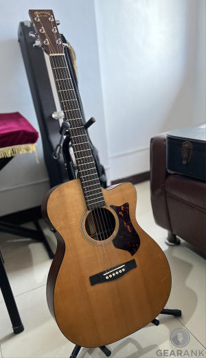 All-solid wood acoustic